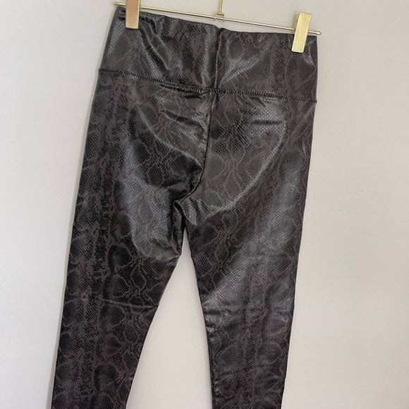 7 FOR ALL MANKIND High Waist Snakeskin Print Leggings Sz Small NWT - Picture 4 of 6
